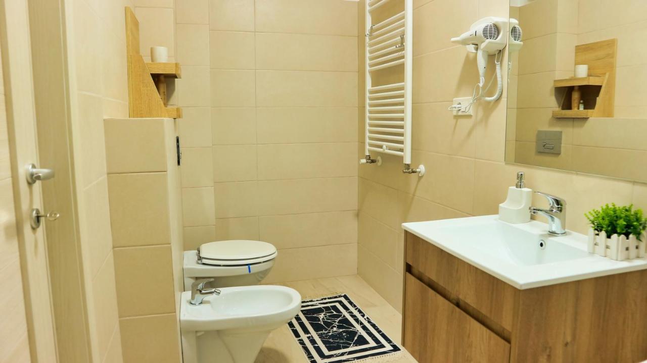 Cozy Flowers Studio - Fast Wi-Fi & Washer-Dryer Braşov Exterior foto